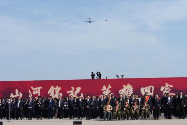 配资第一门户 第十二批在韩中国人民志愿军烈士遗骸迎回仪式在沈阳桃仙国际机场举行
