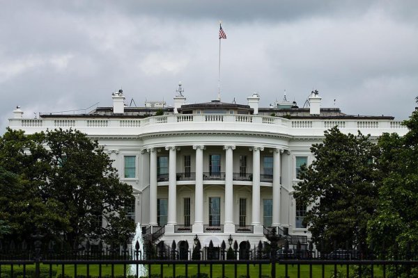 配资第一门户 特朗普签署行政命令 重申2028年登月目标